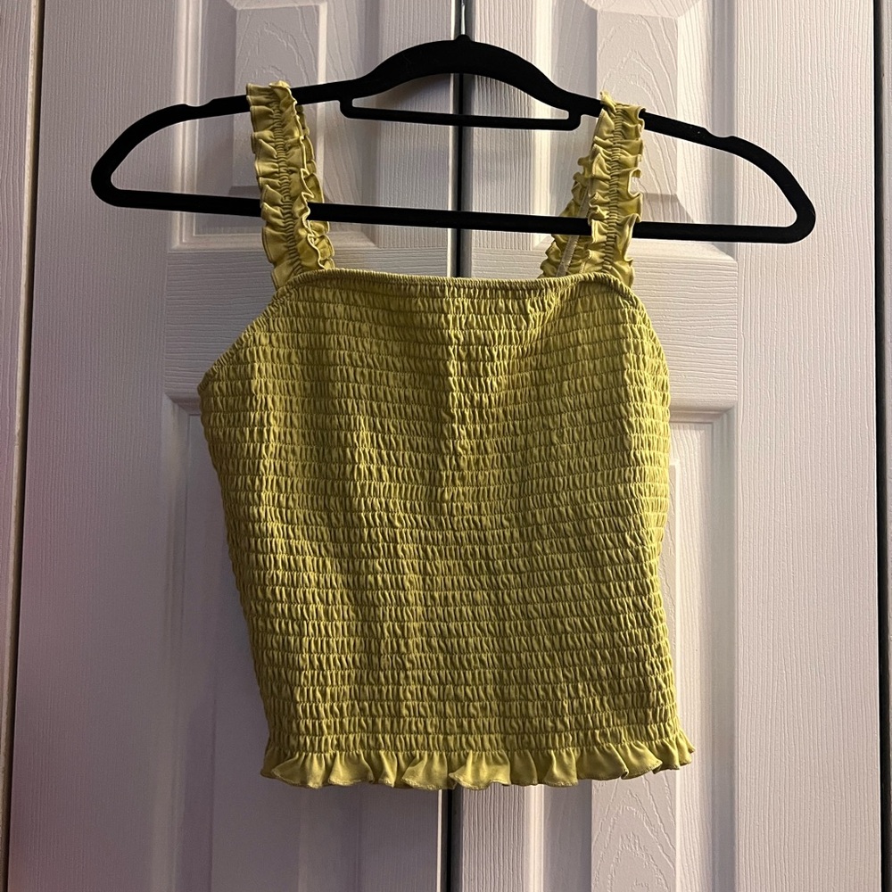 Green ruffle tank top💚